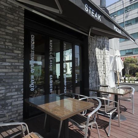 J-Top Hotel Siheung Bagian luar foto