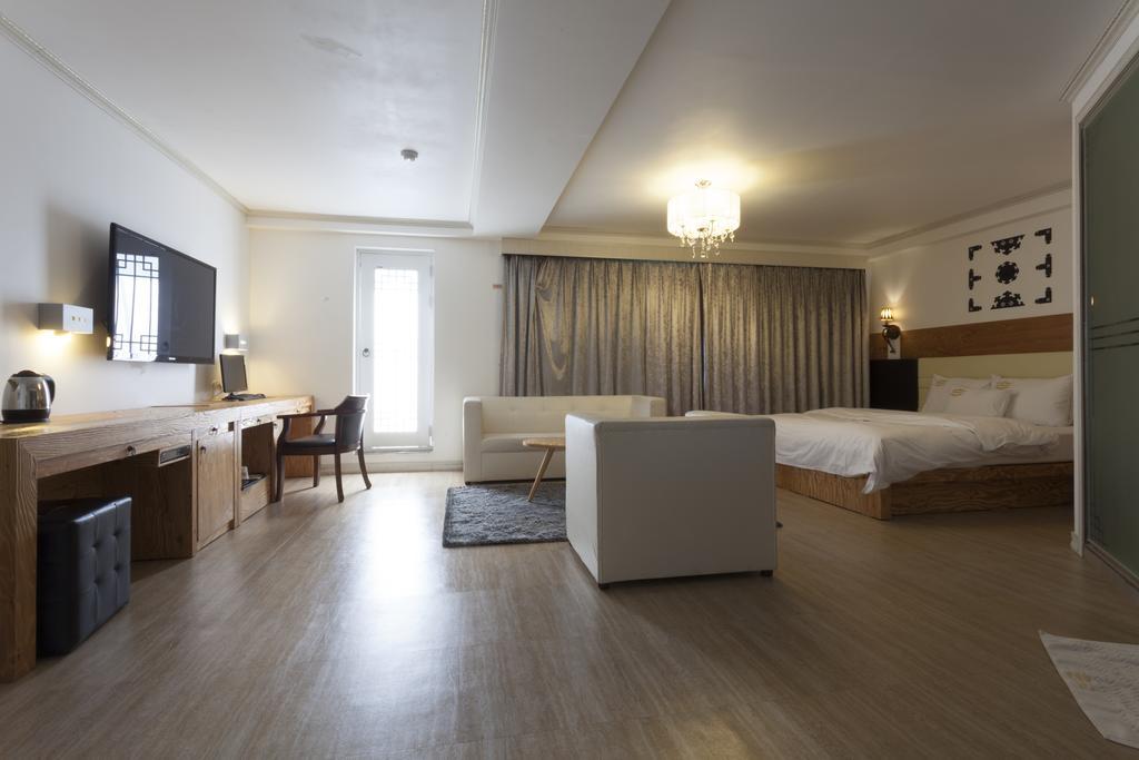 J-Top Hotel Siheung Ruang foto