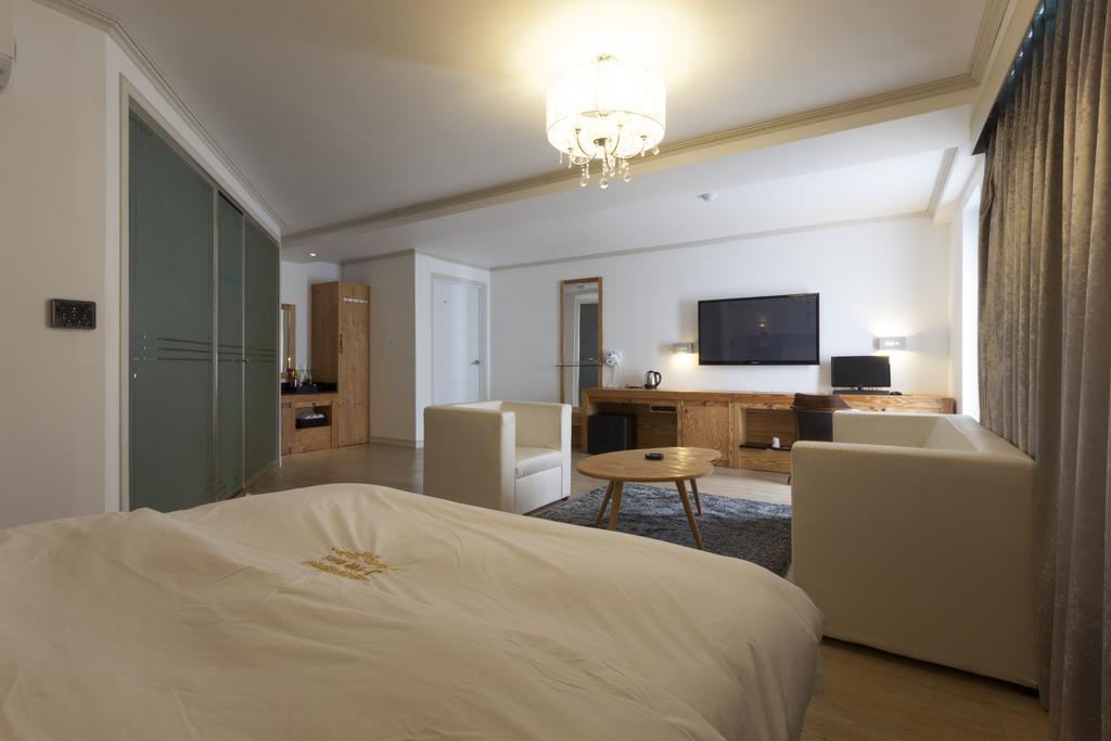 J-Top Hotel Siheung Ruang foto